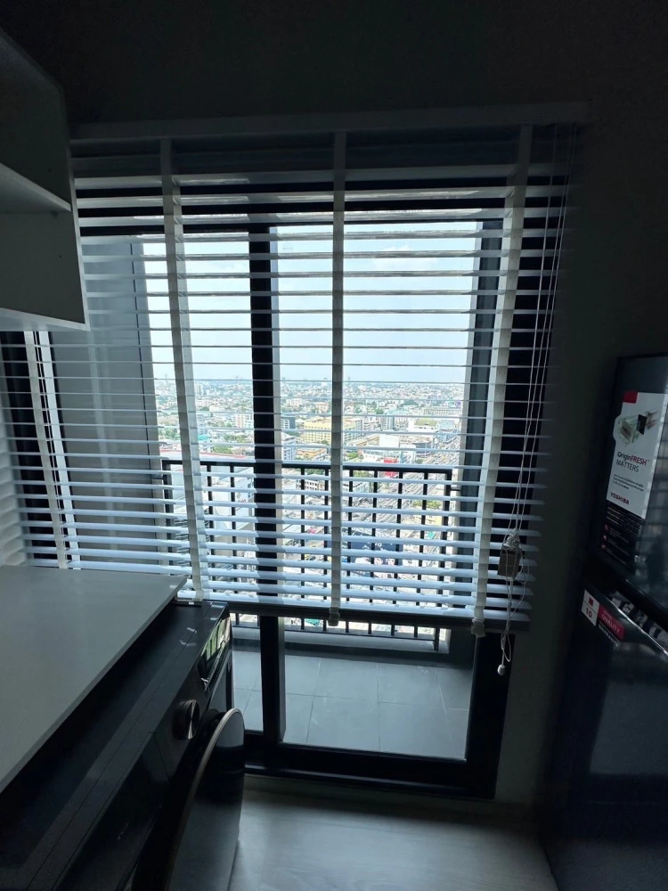ให้เช่า  Condo Nue Noble Ngamwongwan ห้องพร้อมอยู่ เฟอร์พร้อม ชั้นสูง จองเลย ห้ามพลาด