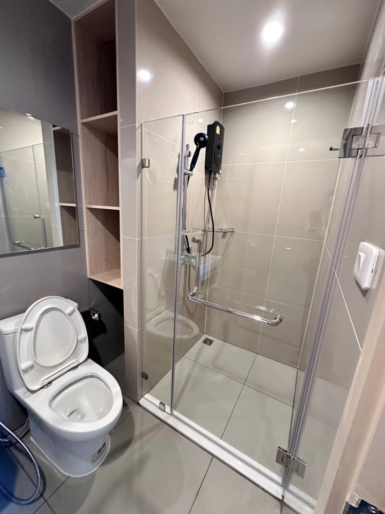 ให้เช่า  Condo Nue Noble Ngamwongwan ห้องพร้อมอยู่ เฟอร์พร้อม ชั้นสูง จองเลย ห้ามพลาด