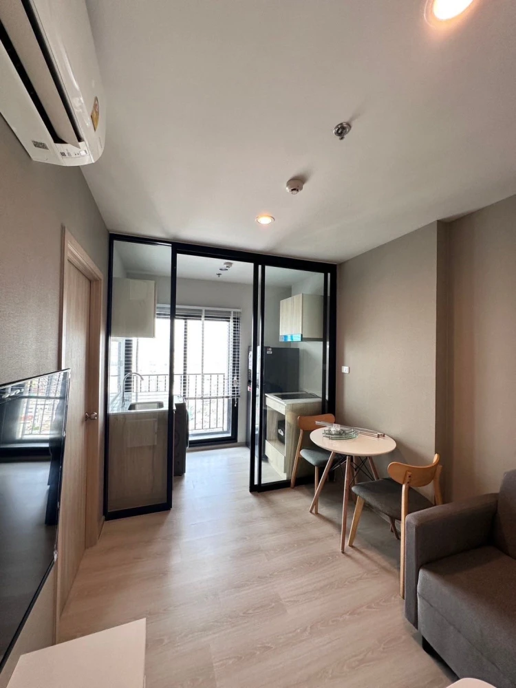 ให้เช่า  Condo Nue Noble Ngamwongwan ห้องพร้อมอยู่ เฟอร์พร้อม ชั้นสูง จองเลย ห้ามพลาด