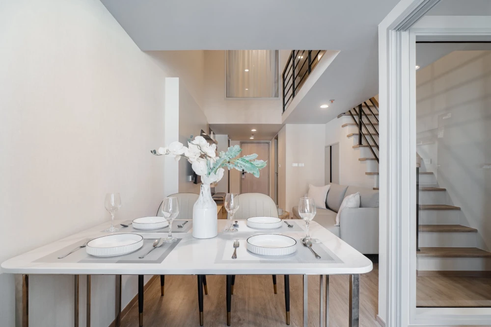 ให้เช่า Culture Chula ห้องตกแต่งสวยสไตล์โมเดิร์น เฟอร์นิเจอร์คุณภาพ เครื่องใช้ไฟฟ้าครบ วิวโล่งเห็นสวนลุม บรรยากาศเป็นส่วนตัว