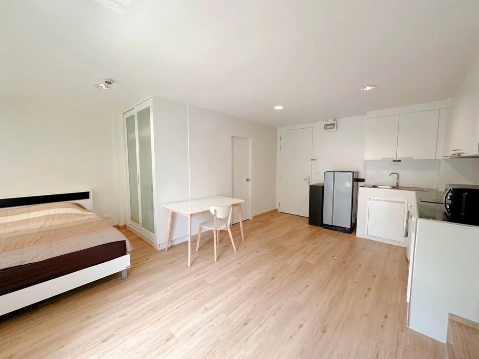 ให้เช่า D 65 Condominium ห้องกว้างขวางพร้อมอยู่ เฟอร์พร้อม จองเลย