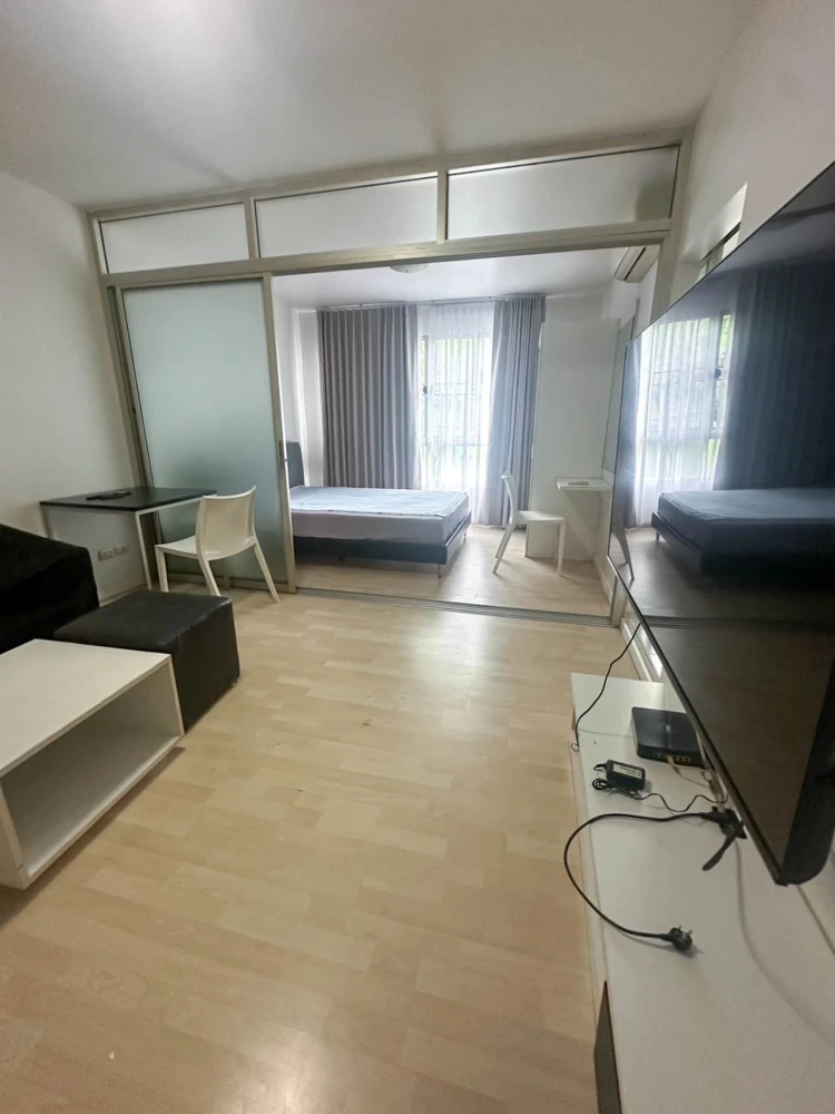 ให้เช่า D condo รามคำแหง 64 อยู่ตึก A ติดถนนรามคำแหง เฟอร์นิเจอร์ครบ มาแต่ตัวเข้าอยู่ได้เลย
