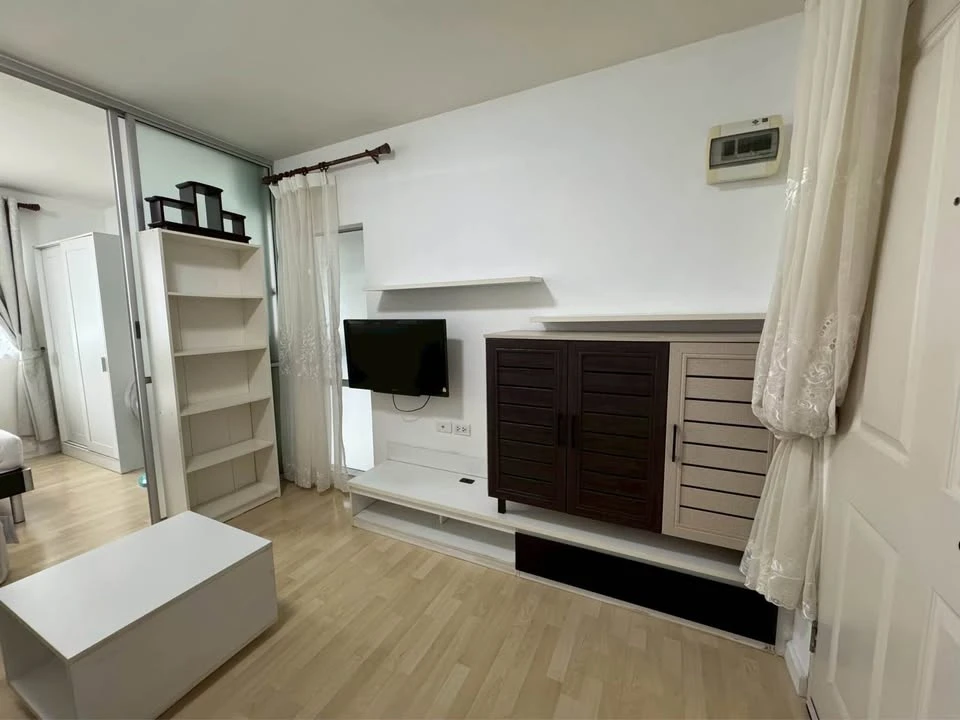 ให้เช่า D condo รามอินทรา เครื่องใช้ไฟฟ้าพร้อม มี เครื่องซักผ้า ห้องตกแต่งพร้อมอยู่ หิ้วกระเป๋าเข้าอยู่ได้เลย
