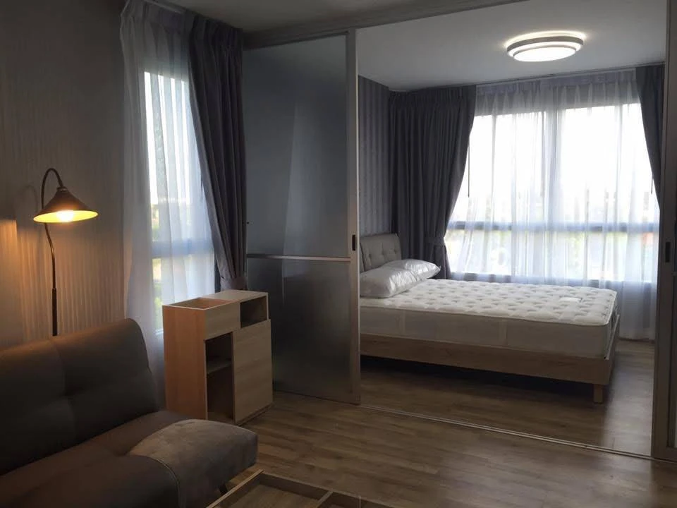 ให้เช่า D condo อ่อนนุช พระราม 9 ห้องมุมให้ความเป็นส่วนตัว ติดวอลเปเปอร์อย่างดี วิวสระ ดีแบบนี้ห้ามพลาด