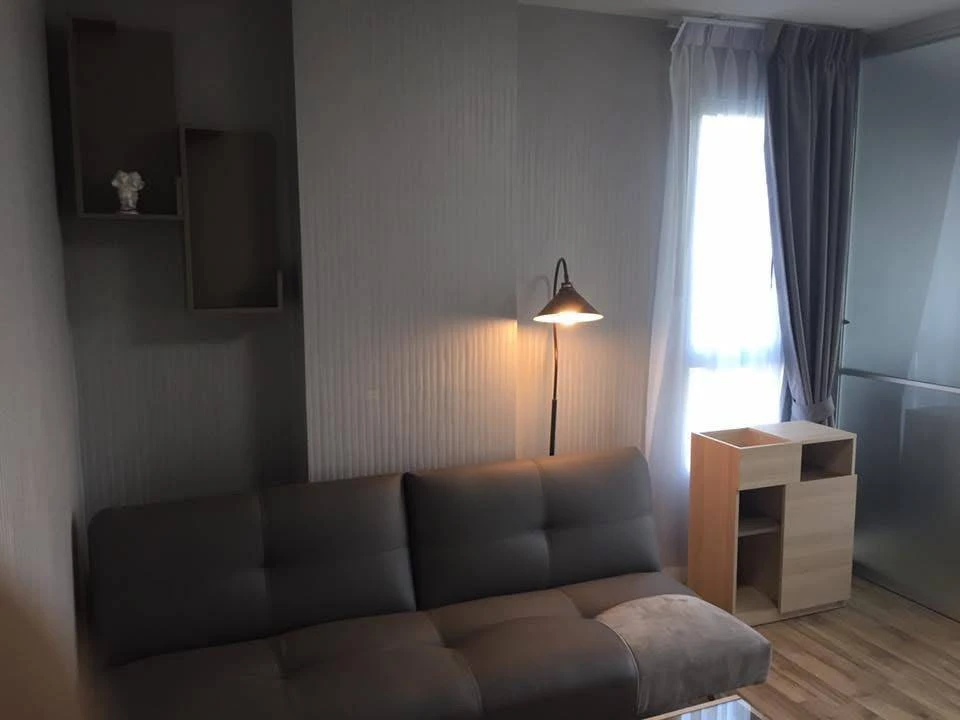 ให้เช่า D condo อ่อนนุช พระราม 9 ห้องมุมให้ความเป็นส่วนตัว ติดวอลเปเปอร์อย่างดี วิวสระ ดีแบบนี้ห้ามพลาด