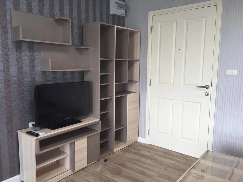 ให้เช่า D condo อ่อนนุช พระราม 9 ห้องมุมให้ความเป็นส่วนตัว ติดวอลเปเปอร์อย่างดี วิวสระ ดีแบบนี้ห้ามพลาด