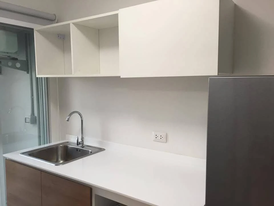 ให้เช่า D condo อ่อนนุช พระราม 9 ห้องมุมให้ความเป็นส่วนตัว ติดวอลเปเปอร์อย่างดี วิวสระ ดีแบบนี้ห้ามพลาด