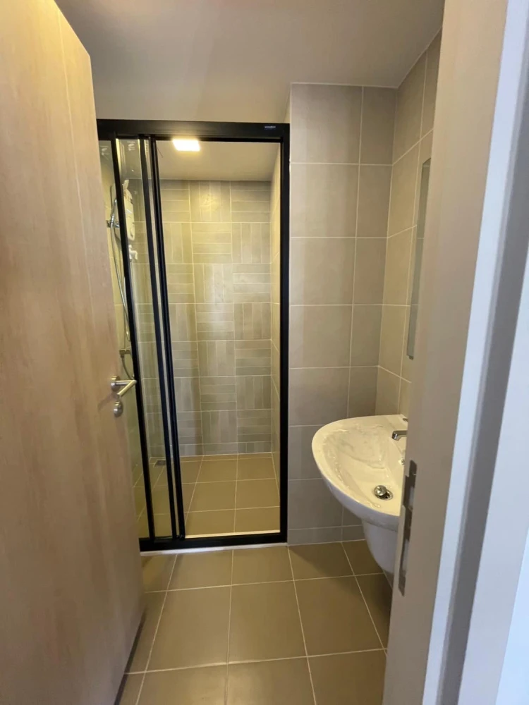 ให้เช่า d condo air Ladkrabang ห้อง studio ชั้น 5 พร้อมเฟอร์และเครื่องใช้ไฟฟ้า มาจับจองได้แล้ว