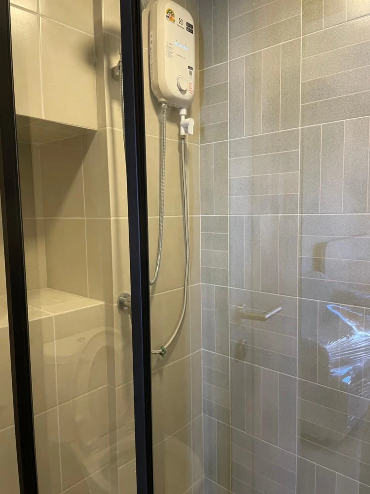 ให้เช่า d condo air Ladkrabang ห้อง studio ชั้น 5 พร้อมเฟอร์และเครื่องใช้ไฟฟ้า มาจับจองได้แล้ว