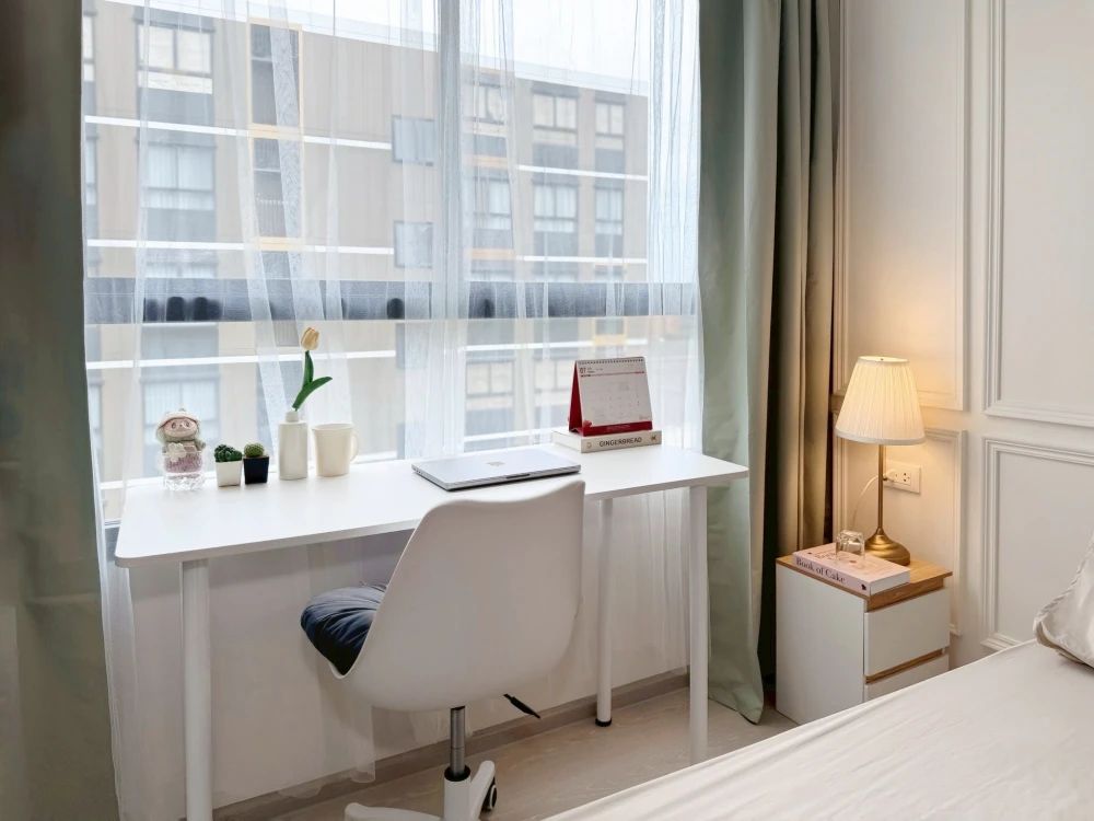 ให้เช่า d condo air Ladkrabang 1 ห้องนอน 1 ห้องน้ำ แต่งสวยคุมโทน เห็นวิวสระว่ายน้ำ จองเลย