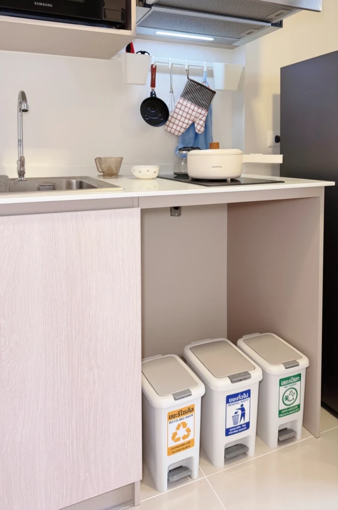 ให้เช่า d condo air Ladkrabang 1 ห้องนอน 1 ห้องน้ำ แต่งสวยคุมโทน เห็นวิวสระว่ายน้ำ จองเลย