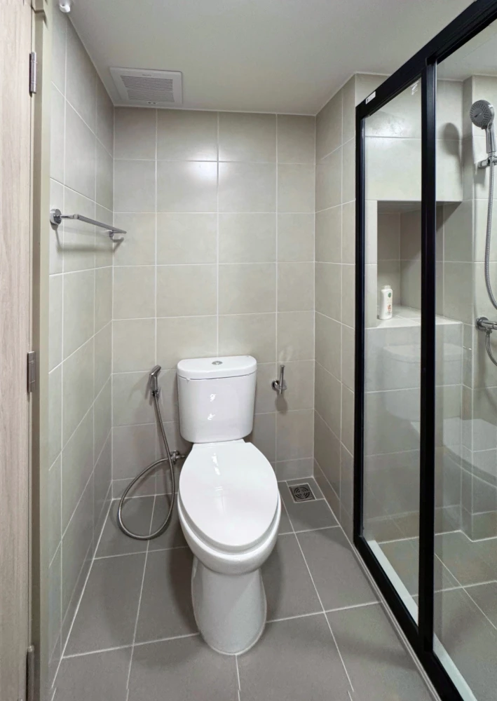 ให้เช่า d condo air Ladkrabang 1 ห้องนอน 1 ห้องน้ำ แต่งสวยคุมโทน เห็นวิวสระว่ายน้ำ จองเลย