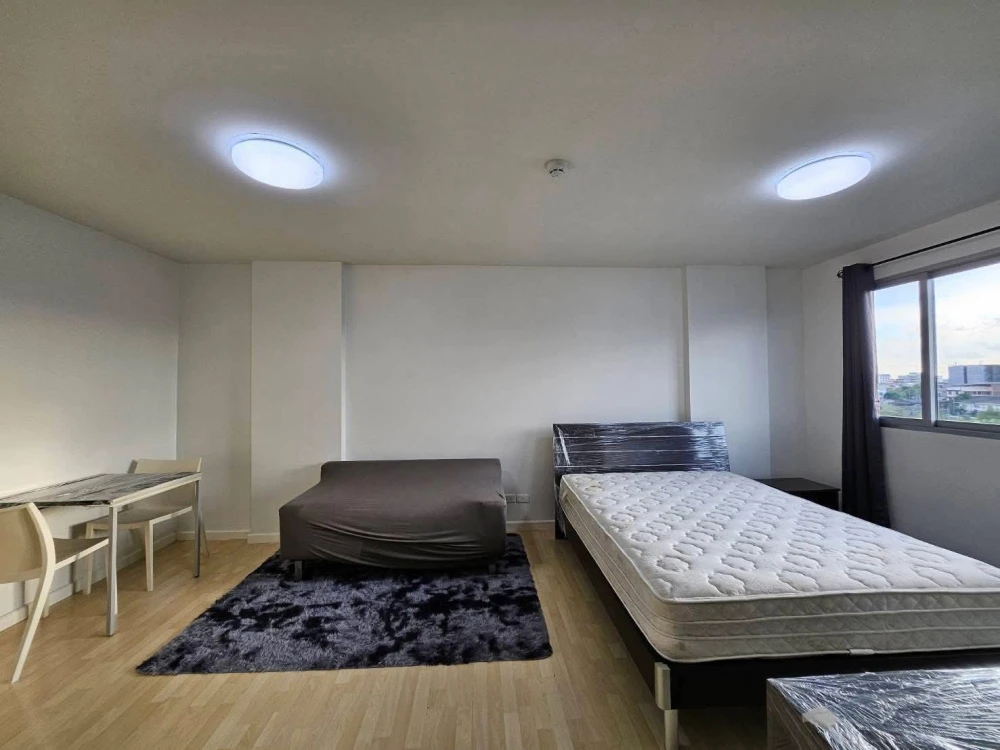 For rent: D Condo Onnut-Suvarnabhumi. Spacious and comfortable room with full furnishings at an affordable price. Just bring your belongings and move