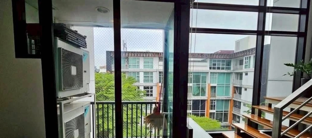 ให้เช่า D65 Condo – Duplex  เพดานสูง โปร่ง โล่ง อยู่สบาย  ชั้นบนสุด เงียบ เป็นส่วนตัว จองเลย อย่ารอช้า