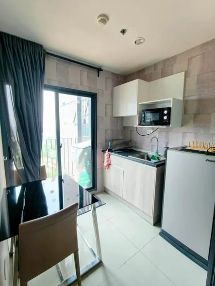 ให้เช่า Dconprime รัตนาธิเบศร์ ห้องชั้นสูง พร้อมเฟอร์ + เครื่องใช้ไฟฟ้าครบ มาแต่ตัวเข้าอยู่ได้เลย รีบจองเลย