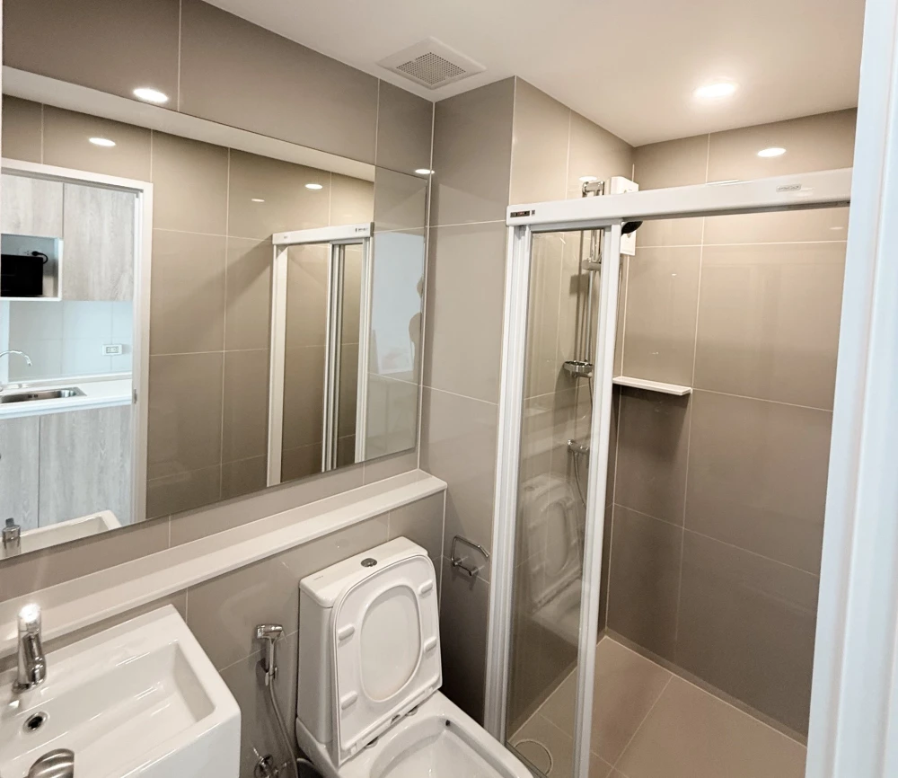 ให้เช่า Denim Jatujak อยู่ชั้น 21 ได้วิวสวนจตุจักรจากมุมสูง เครื่องใช้ไฟฟ้าครบ เฟอร์นิเจอร์ครบ ห้องพร้อม เข้าอยู่ทันที