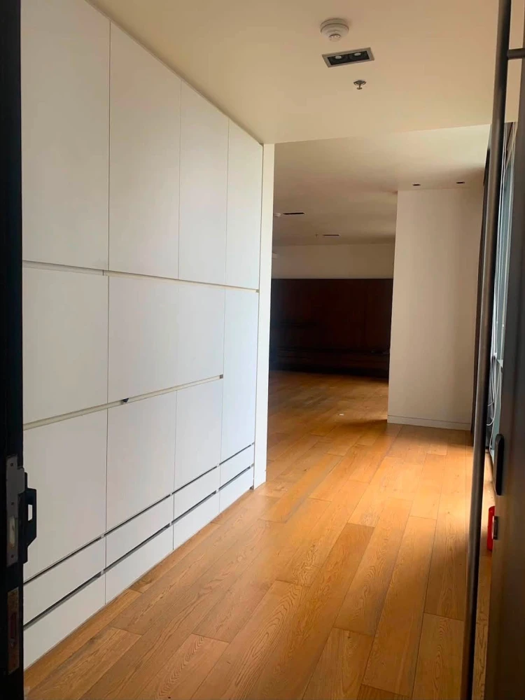 ให้เช่า DOMUS Condominium ที่ออกแบบมาเพื่อตอบสนองความต้องการของลูกค้าผู้มีรสนิยม  การใช้ชีวิตอย่างสมดุลเกิดขึ้นได้จากพื้นที่ใช้สอยแบบเปิดโล่ง