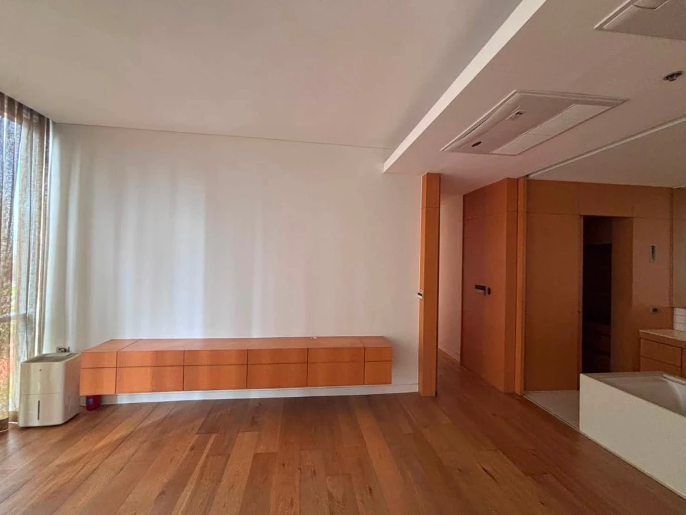 ให้เช่า DOMUS Condominium ที่ออกแบบมาเพื่อตอบสนองความต้องการของลูกค้าผู้มีรสนิยม  การใช้ชีวิตอย่างสมดุลเกิดขึ้นได้จากพื้นที่ใช้สอยแบบเปิดโล่ง
