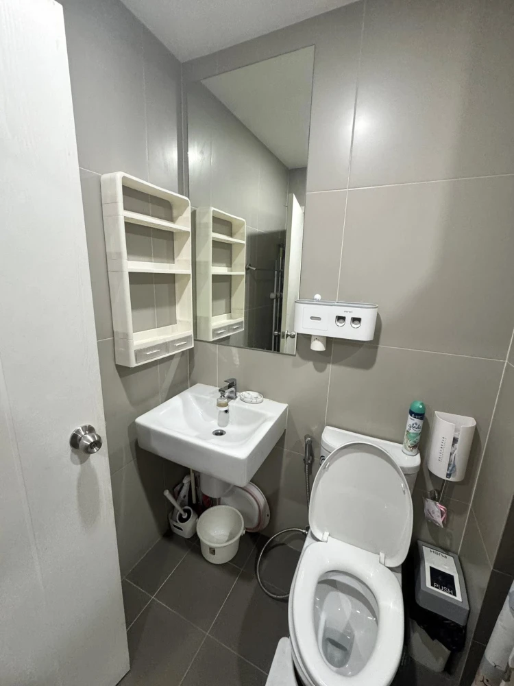 ให้เช่า Elio Sathorn Wutthakat ห้องพร้อมอยู่ เฟอร์พร้อม ห้องกว้าง จองเลย