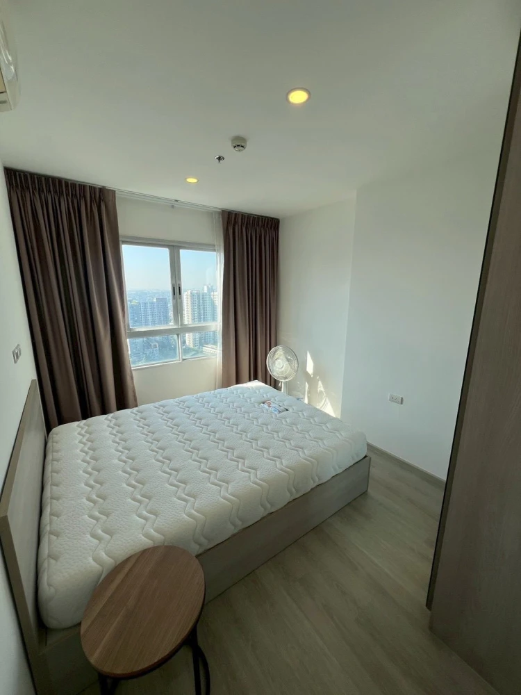 For rent: Elio Sathorn–Wutthakat, high floor unit, spacious and comfortable. Book now!