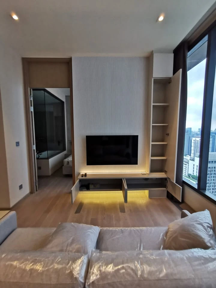 ให้เช่า Esse Asoke วิวสุดอลังการ ไร้สิ่งกีดขวางจากชั้น 35 ห้องมุมเงียบสงบ พร้อมตู้เก็บของบิลท์อินที่ออกแบบพิเศษ จองด่วน