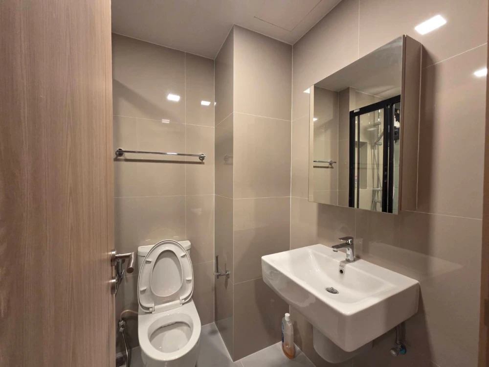 ให้เช่า FLO by Sansiri ห้องแต่งครบ พร้อมอยู่ หิ้วกระเป๋าใบเดียวมาเลยจ้า ห้ามพลาด