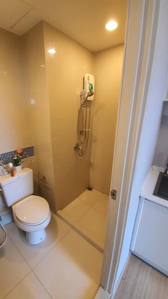 ให้เช่า Fuse Sense Bangkae ห้องสตูดิโอ ชั้น 9 มาพร้อมเฟอร์นิเจอร์ครบครัน หิ้วกระเป๋าเข้าอยู่ได้เลยจ้า