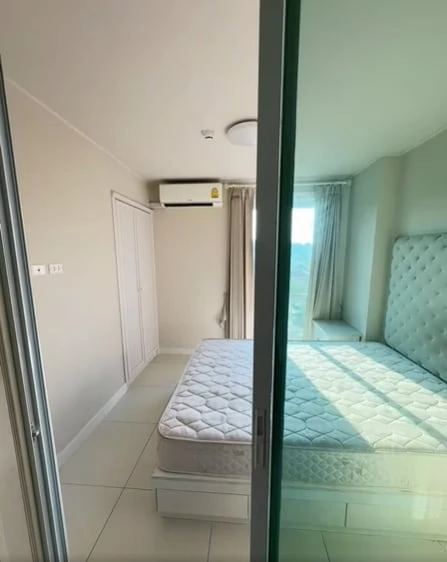 ให้เช่า Groovy Sriracha ห้องชั้น 4 มาพร้อมเฟอร์นิเจอร์และเครื่องใช้ไฟฟ้าครบครัน หิ้วกระเป๋าเข้าอยู่ได้เลยจ้า