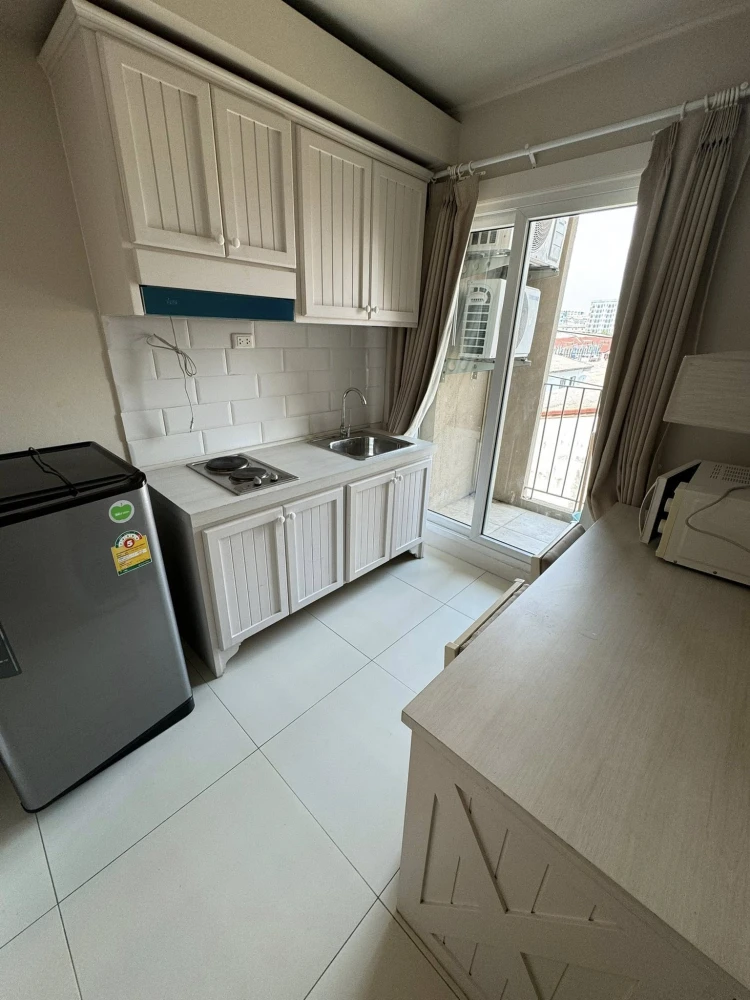 ให้เช่า Groovy Sriracha ห้องชั้น 4 มาพร้อมเฟอร์นิเจอร์และเครื่องใช้ไฟฟ้าครบครัน หิ้วกระเป๋าเข้าอยู่ได้เลยจ้า