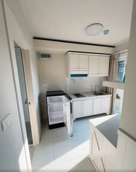 ให้เช่า Groovy Sriracha ห้องชั้น 4 มาพร้อมเฟอร์นิเจอร์และเครื่องใช้ไฟฟ้าครบครัน หิ้วกระเป๋าเข้าอยู่ได้เลยจ้า