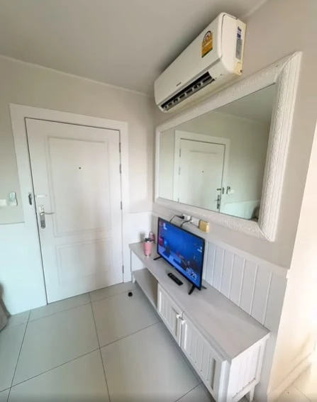 ให้เช่า Groovy Sriracha ห้องชั้น 4 มาพร้อมเฟอร์นิเจอร์และเครื่องใช้ไฟฟ้าครบครัน หิ้วกระเป๋าเข้าอยู่ได้เลยจ้า