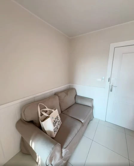 ให้เช่า Groovy Sriracha ห้องชั้น 4 มาพร้อมเฟอร์นิเจอร์และเครื่องใช้ไฟฟ้าครบครัน หิ้วกระเป๋าเข้าอยู่ได้เลยจ้า