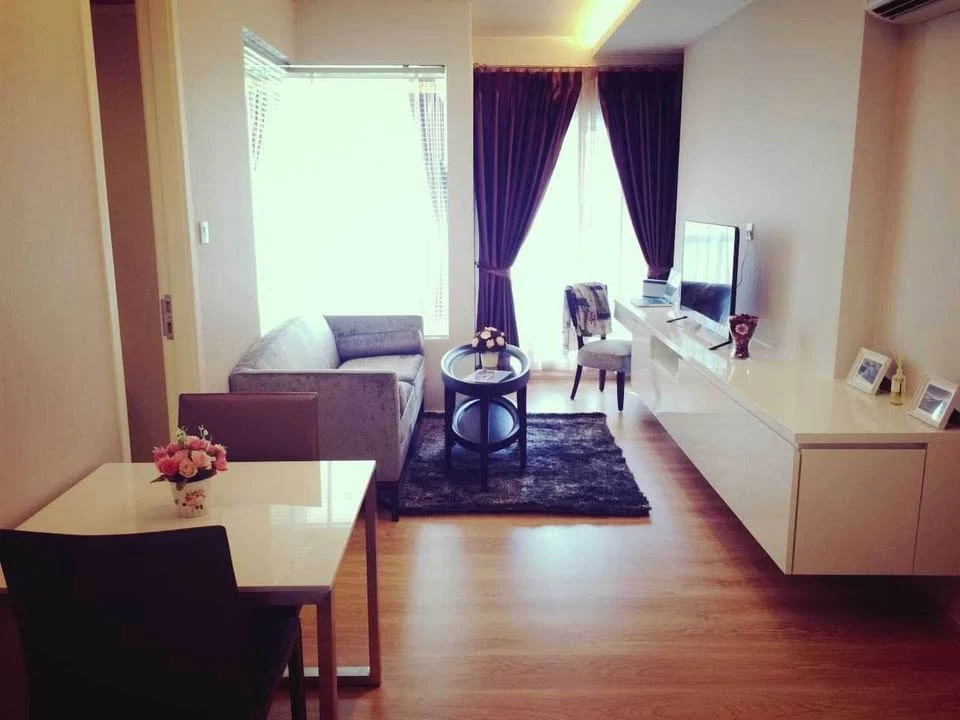 ให้เช่า H Condo Sukhumvit 43 ตกแต่งเรียบร้อย / เครื่องใช้ไฟฟ้าครบ หิ้วกระเป๋าใบเดียวเข้าอยู่ได้เลยจ้า