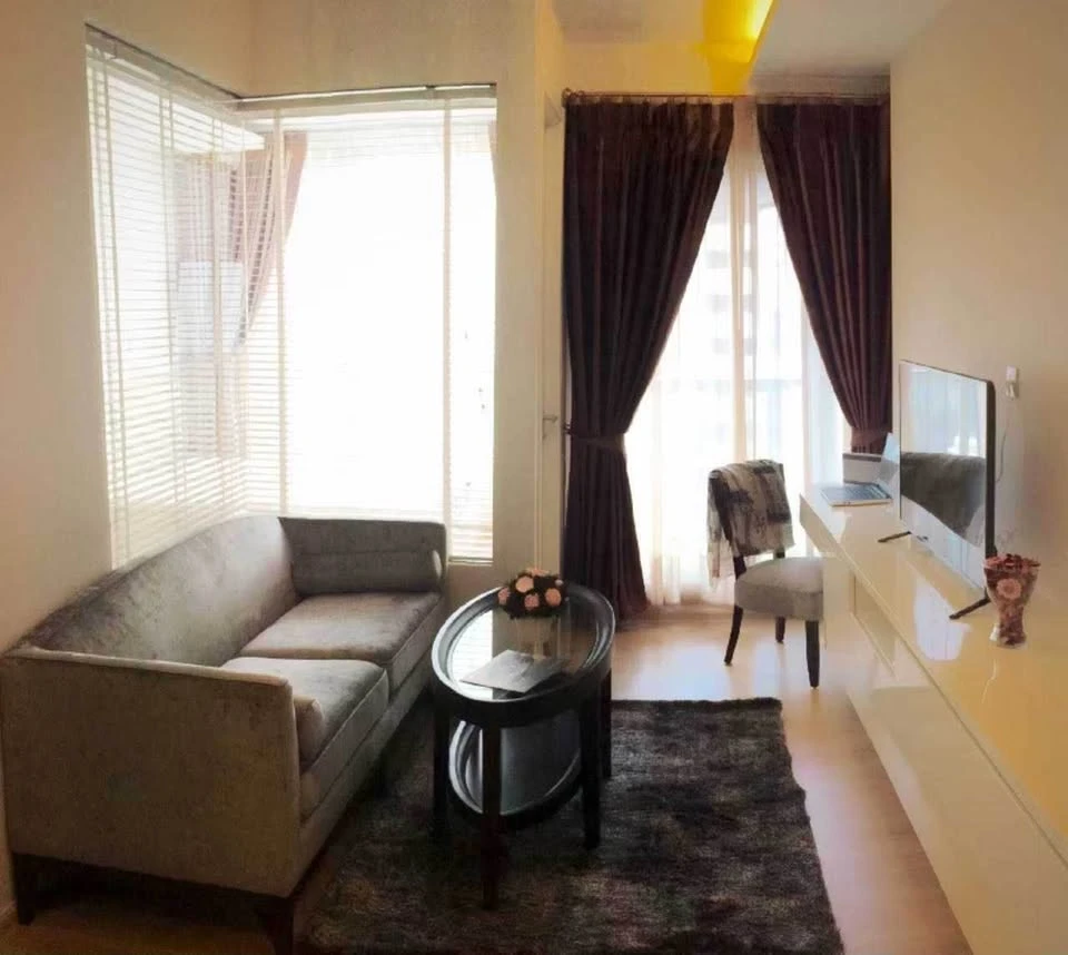 ให้เช่า H Condo Sukhumvit 43 ตกแต่งเรียบร้อย / เครื่องใช้ไฟฟ้าครบ หิ้วกระเป๋าใบเดียวเข้าอยู่ได้เลยจ้า