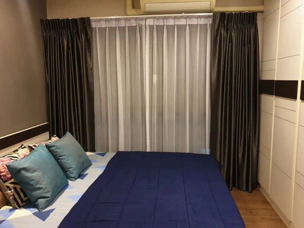 HallMark Ngamwongwan condo for rent, 4th floor (North facing), next to the fire escape. The room is cool, quiet, and very livable.