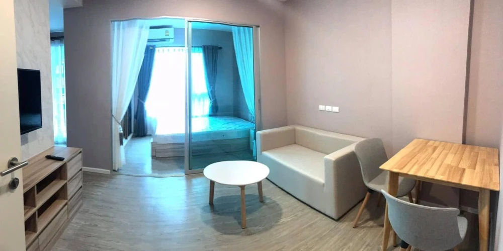 Happy Condo Don Mueang The Terminal, Building E, 4th floor, for rent. High-quality wallpaper installed. Don't miss out!