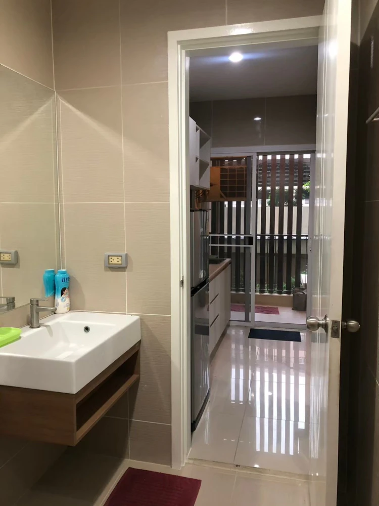 ให้เช่า Happy Condo Ladprao 101 1 ห้องนอน 1 ห้องน้ำ มาพร้อมเฟอร์นิเจอร์ครบครัน มองเห็นวิวสวน จองเลย