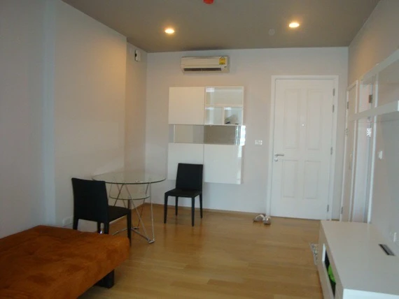 ให้เช่า Hive สาทร เฟอร์ฯภายในห้อง ตกแต่งครบ Built-In อย่างดีพร้อมอยู่ แถม วิวดีเวอร์ ช้าไม่ได้แล้วนะ