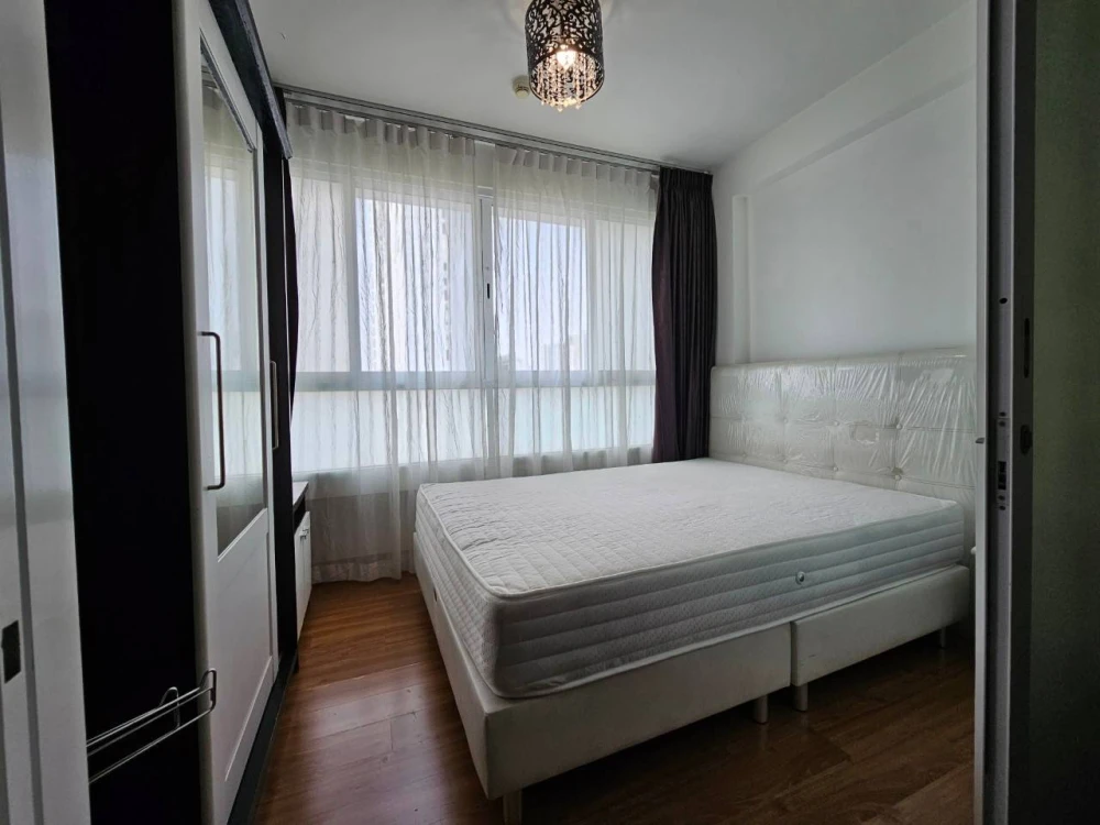 ให้เช่า i-biza Condominium RCA ห้องกว้าง แต่งครบ พร้อมอยู่ สนใจรีบจองเลย ห้ามพลาด