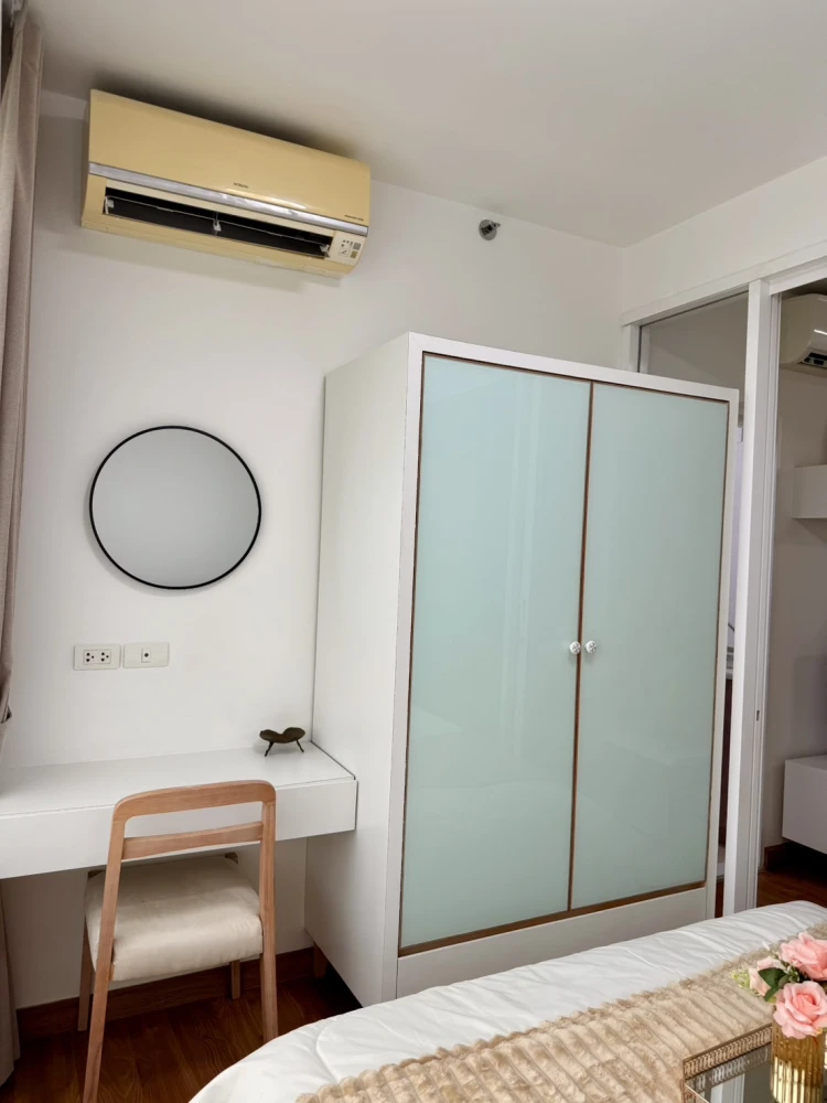 ให้เช่า i-biza Condominium RCA ห้องน่าอยู่ ตกแต่งคุมโทน เฟอร์นิเจอร์ครบครัน เห็นวิวสวย โล่ง จองเลย