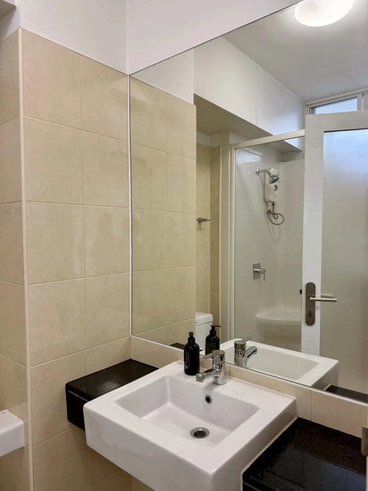 ให้เช่า i-biza Condominium RCA ห้องน่าอยู่ ตกแต่งคุมโทน เฟอร์นิเจอร์ครบครัน เห็นวิวสวย โล่ง จองเลย