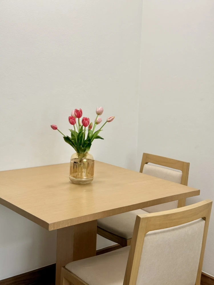 ให้เช่า i-biza Condominium RCA ห้องน่าอยู่ ตกแต่งคุมโทน เฟอร์นิเจอร์ครบครัน เห็นวิวสวย โล่ง จองเลย