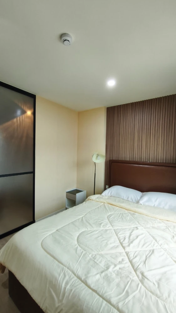 For rent: iCondo Green Space Sukhumvit 77 Phase 2, near the fire escape, easy access, receives gentle morning sun. Don't miss out!