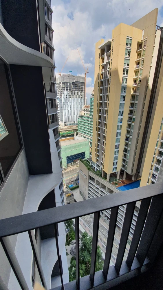 ให้เช่า Ideo Mobi Asoke ห้องสตูดิโอ มาพร้อมเฟอร์ครบครัน ทำเลดี รีบจองเลยตอนนี้