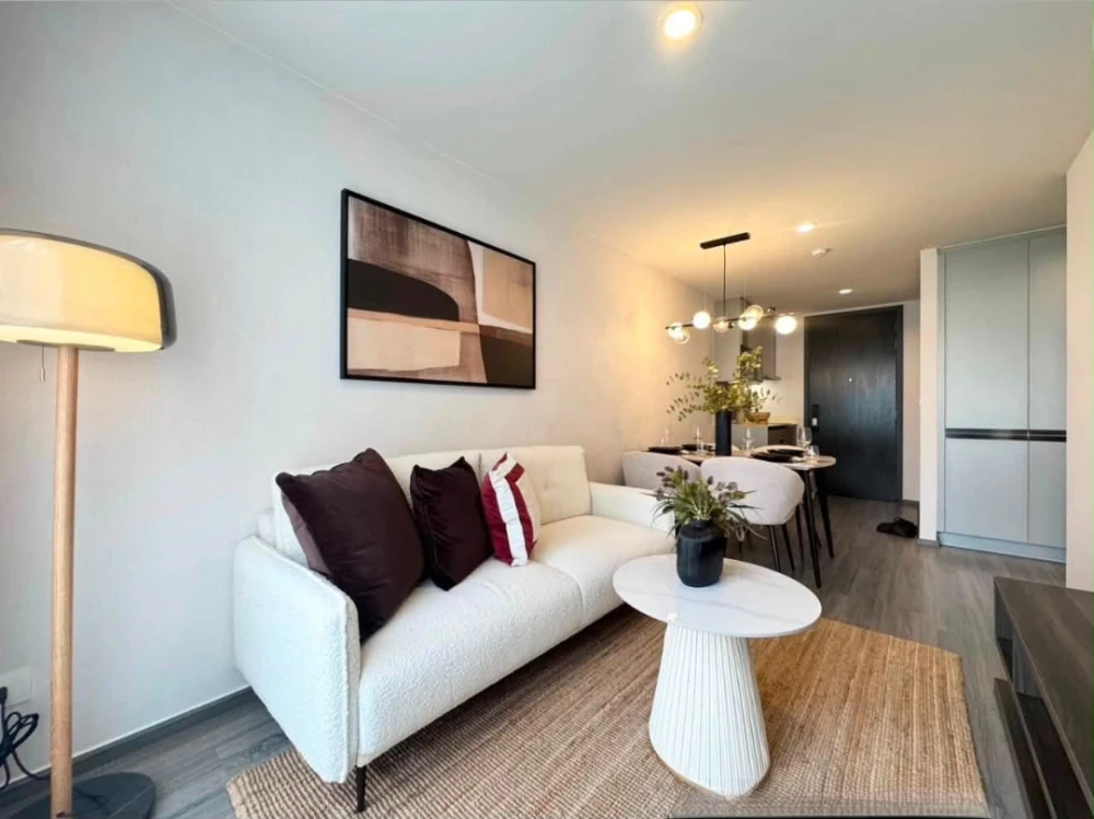 Luxury 2-bedroom condo for rent at IDEO MOBI Sukhumvit 40. Garden and pool views. Fully furnished with high-end furniture. Book now!