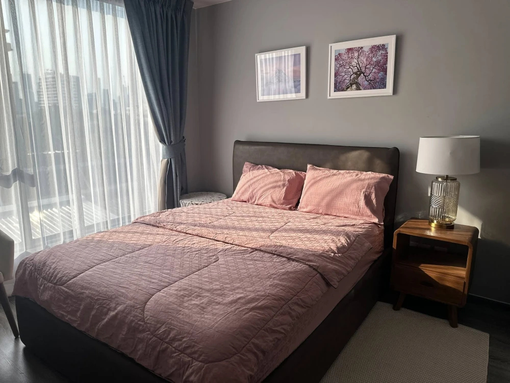 For rent: Ideo Mobi Sukhumvit 40, beautifully decorated room with a coordinated color scheme, fully furnished, convenient transportation. Book now!