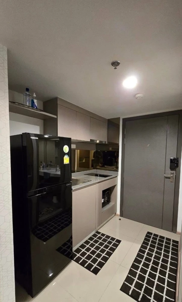 ให้เช่า Ideo New Rama 9 ห้องเพดานสูง โปร่งโล่ง ติดวอลเปเปอร์อย่างดี เฟอร์และเครื่องใช้ไฟฟ้าครบครัน ห้ามพลาด