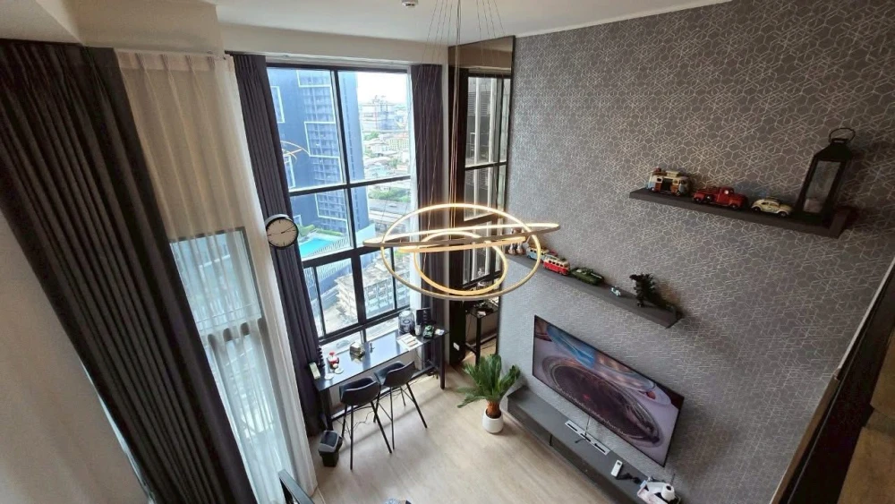 ให้เช่า Ideo New Rama 9 ห้องเพดานสูง โปร่งโล่ง ติดวอลเปเปอร์อย่างดี เฟอร์และเครื่องใช้ไฟฟ้าครบครัน ห้ามพลาด