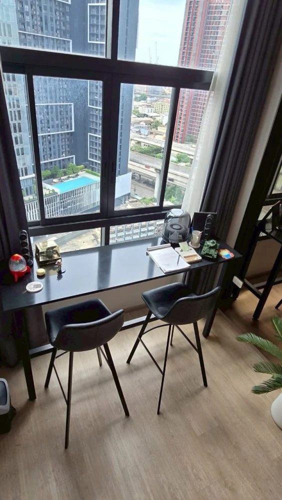 ให้เช่า Ideo New Rama 9 ห้องเพดานสูง โปร่งโล่ง ติดวอลเปเปอร์อย่างดี เฟอร์และเครื่องใช้ไฟฟ้าครบครัน ห้ามพลาด