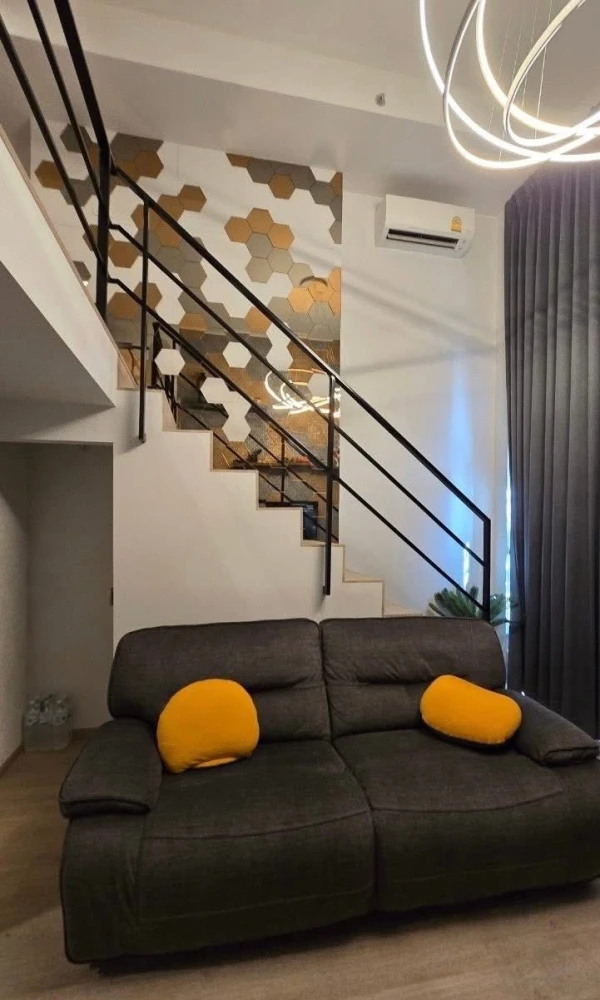 ให้เช่า Ideo New Rama 9 ห้องเพดานสูง โปร่งโล่ง ติดวอลเปเปอร์อย่างดี เฟอร์และเครื่องใช้ไฟฟ้าครบครัน ห้ามพลาด